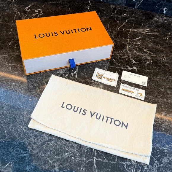 Louis Vuitton Silver Epi Pochette - Picture 11 of 12